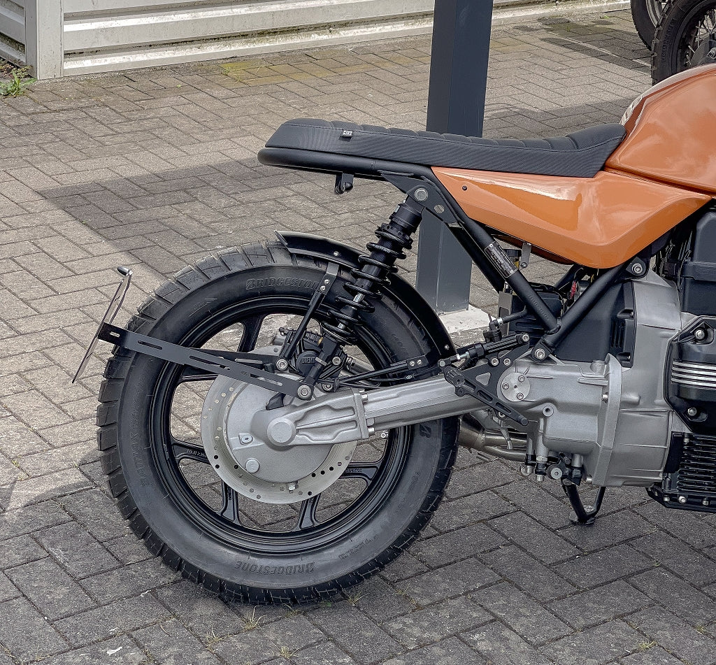 Heckansicht des BMW K-Project Custom Bikes von SE, featuring exklusives BMW K-Modelle Zubehör SE am Rad und Sitz.