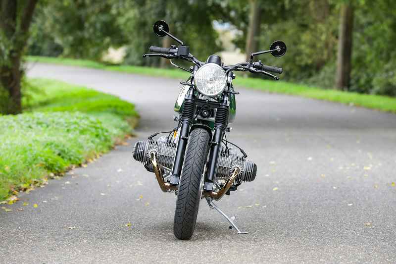BMW Cafe Racer SE Concept Bike Classic Silver Green