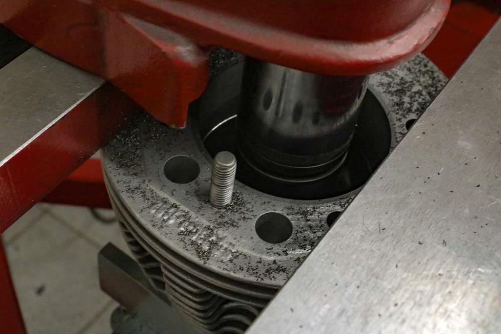 Zylinder bohren und honen für 1-Zylinder Motoren - Kopie