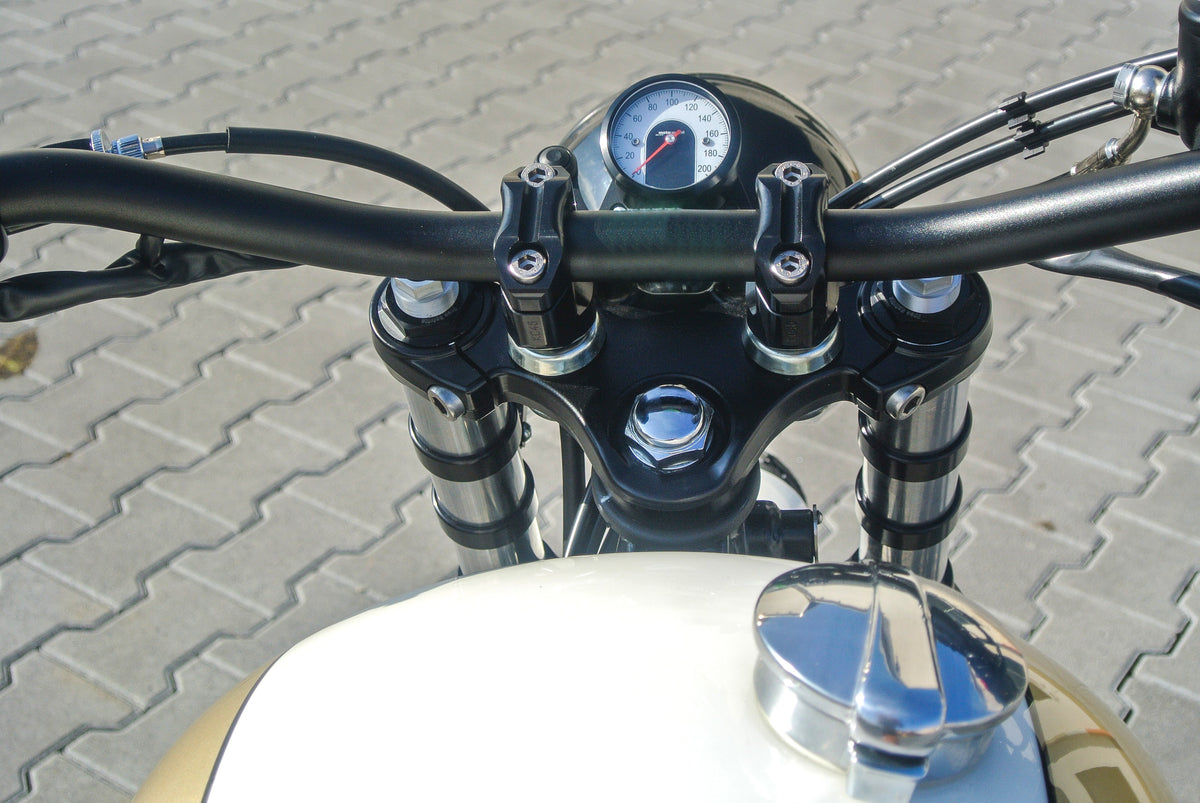 Triumph Bonneville SE trasformazione Roadster