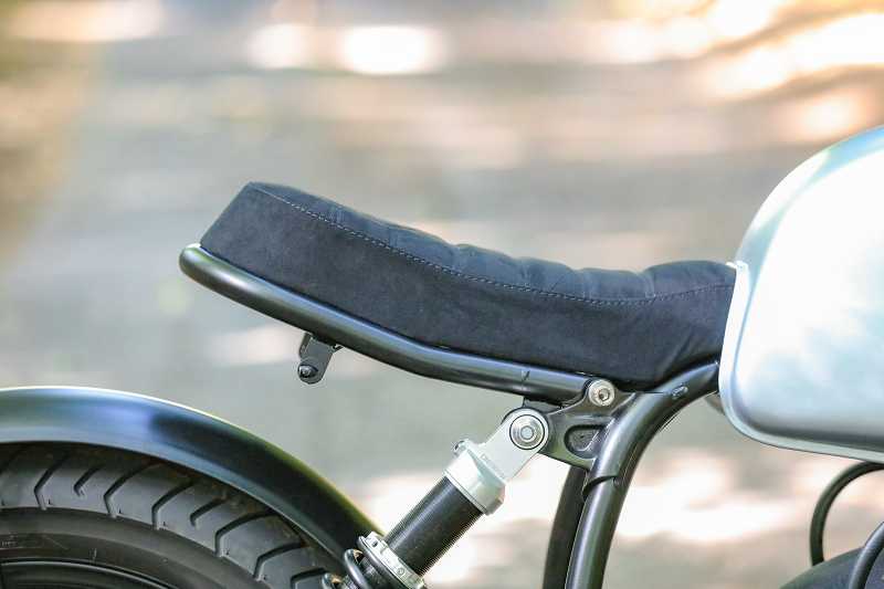 BMW Bobber SE Concept Bike Silver Blade