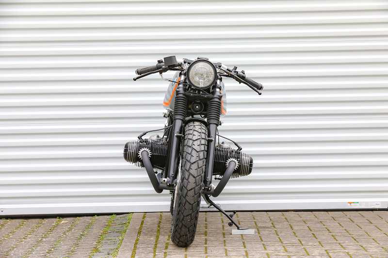 BMW Bobber SE Concept Bike Racer Edition gray orange
