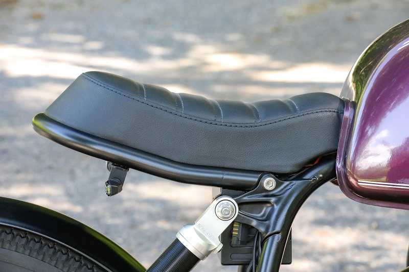 BMW Bobber SE Concept Bike Old Fashion purple