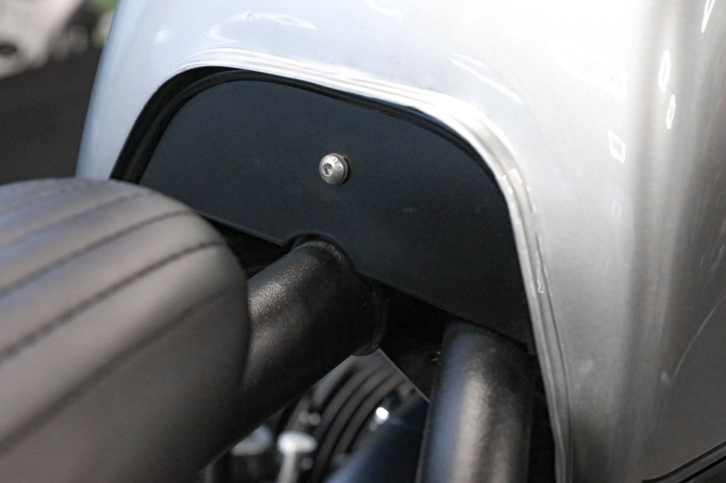 BMW Blende für Tanktunnel Bobbberumbau