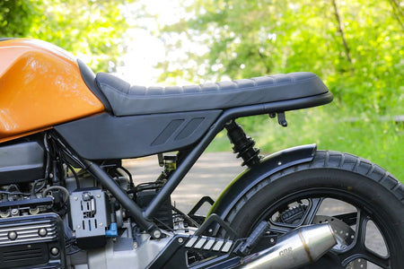 BMW K-Modelle Seitendeckel Kit für K100/1100 mit SE Heckumbau - Motorrad-Sitzbank im Detail