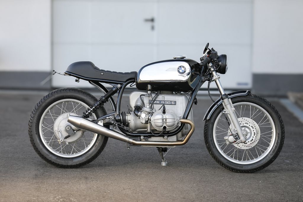 BMW Bobber SE Classic Racer custom motorcycle showcasing sleek design and retro features.