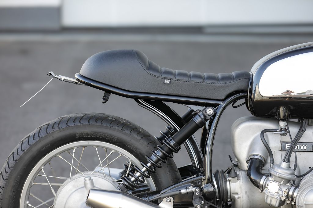 Detail of the BMW Bobber SE Classic Racer showcasing sleek seat design and rear suspension.