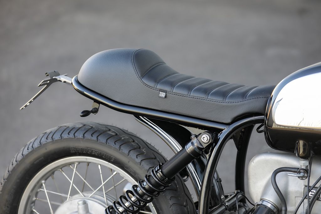 BMW Bobber SE Classic Racer rear view of the custom black leather seat and rear suspension design.