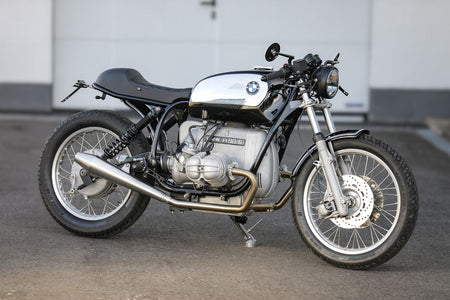 BMW Bobber SE Classic Racer in classic design with a sleek black and silver finish.