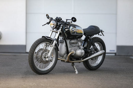 BMW Bobber SE Classic Racer showcased in a sleek design with a modern twist, highlighting its unique modifications.
