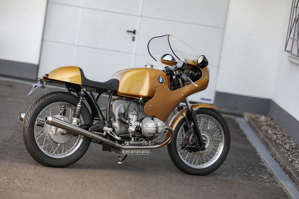 BMW Bobber SE Concept Bike in classic racer gold design parked in a garage.