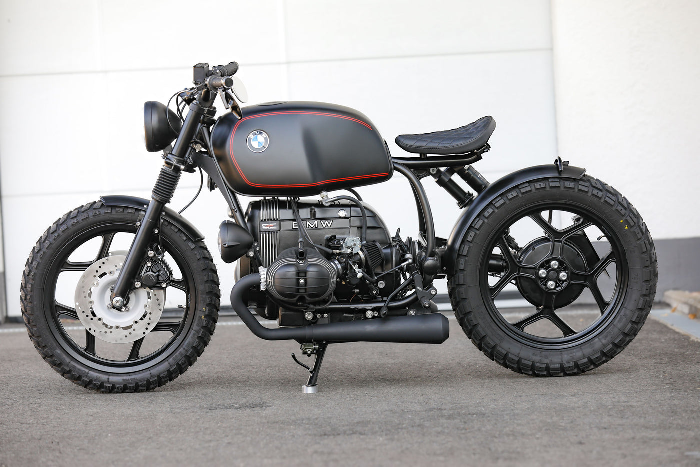 BMW Bobber SE Concept Bike black series