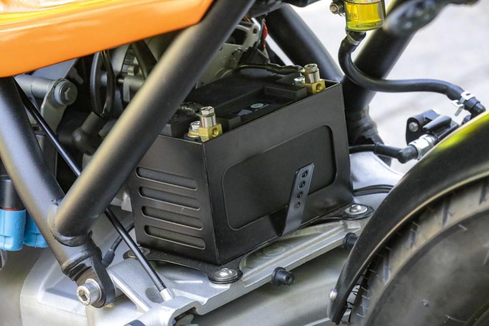 BMW K75 K100 Batteriekasten schwarz pulverbeschichtet