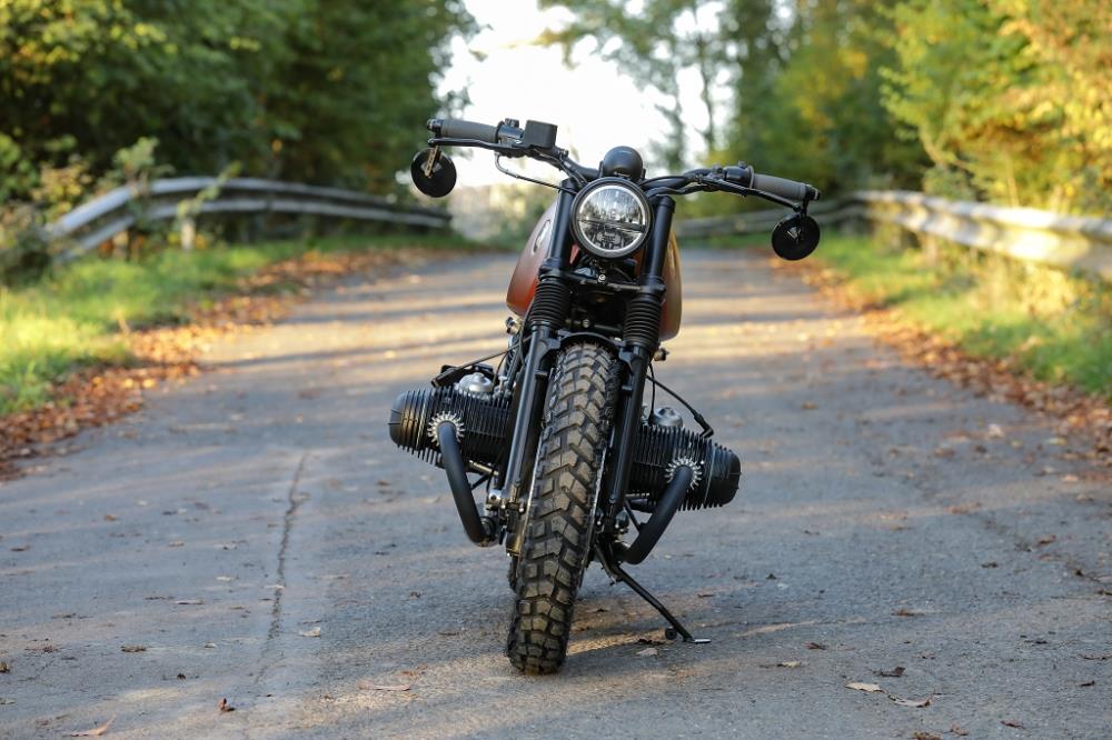 BMW Bobber SE Concept Bike Silver Blade