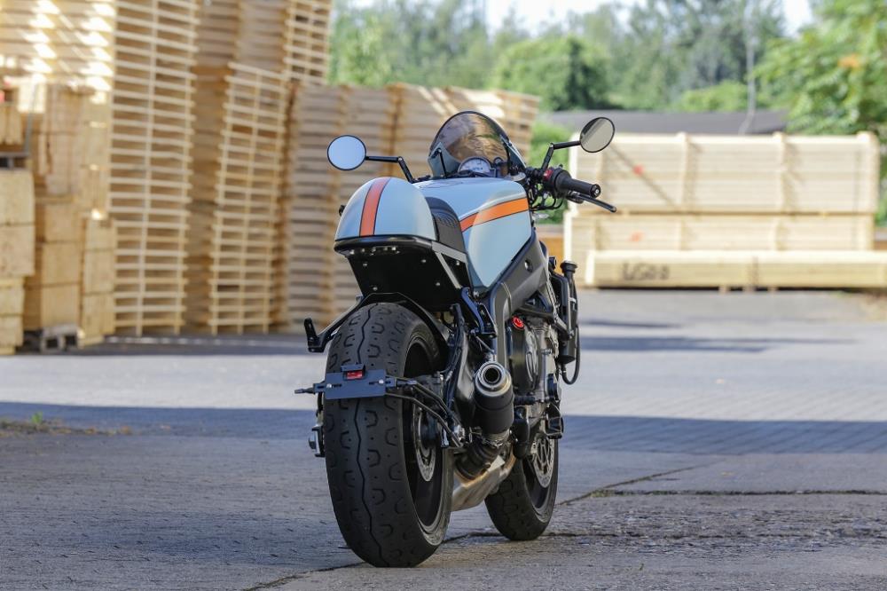BMW S1000RR verrückter Caferacer Motorradumbau