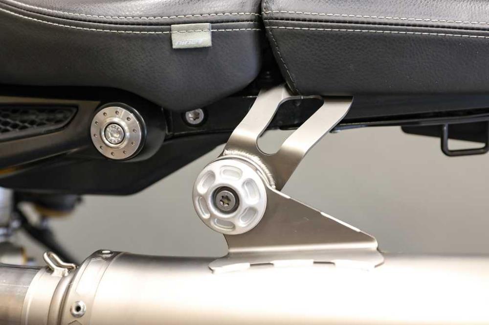 BMW R nineT 14-16 Akrapovic Auspuff Slip-On titan hohe Montage silber