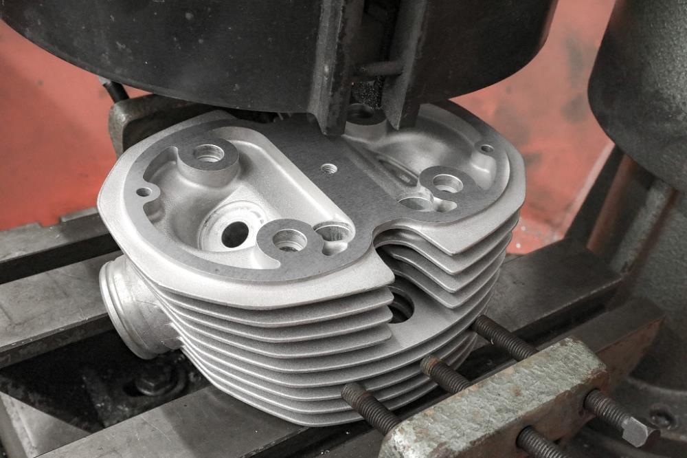 BMW Boxer Zylinderkopf Ventildeckeldichtfläche planschleifen