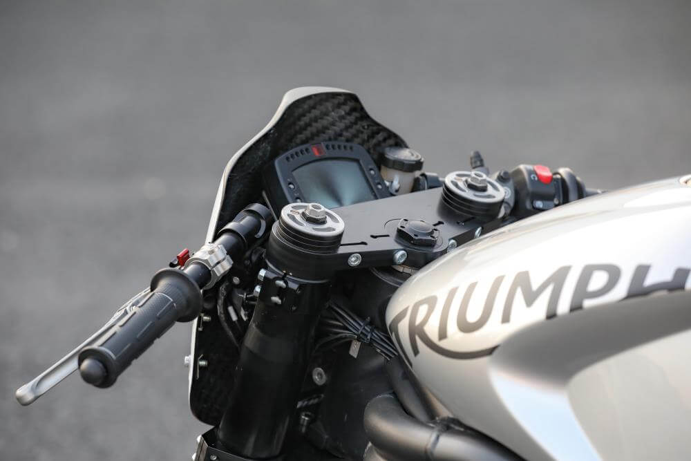 Triumph Speed "Triple X" racer conversion on 1050er base
