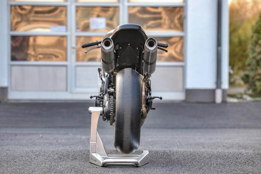 Triumph Speed "Triple X" racer conversion on 1050er base